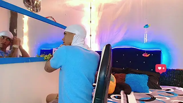 Snapshot of Damian_latinxxx chatting on 02/11/25, 02:57 Damian latinxxx online show from 02/11/25, 02:57