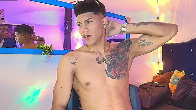 Snapshot of Damian_latinxxx chatting on 02/13/25, 09:41 Damian latinxxx online show from 02/13/25, 09:41