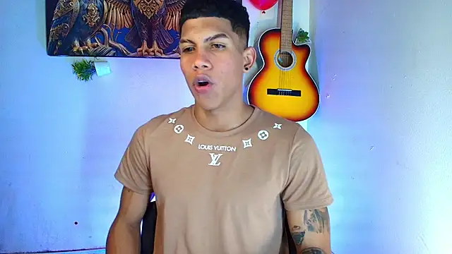 Snapshot of Damian_latinxxx chatting on 02/15/25, 09:16 Damian latinxxx online show from 02/15/25, 09:16