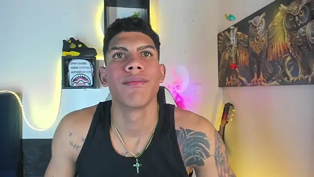 Snapshot of Damian_latinxxx chatting on 02/18/25, 05:53 Damian latinxxx online show from 02/18/25, 05:53