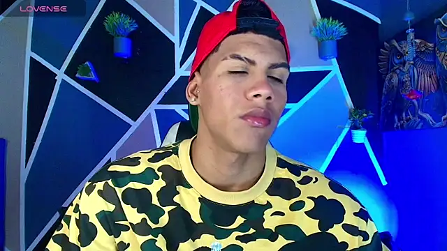 Snapshot of Damian_latinxxx chatting on 02/20/25, 02:18 Damian latinxxx online show from 02/20/25, 02:18