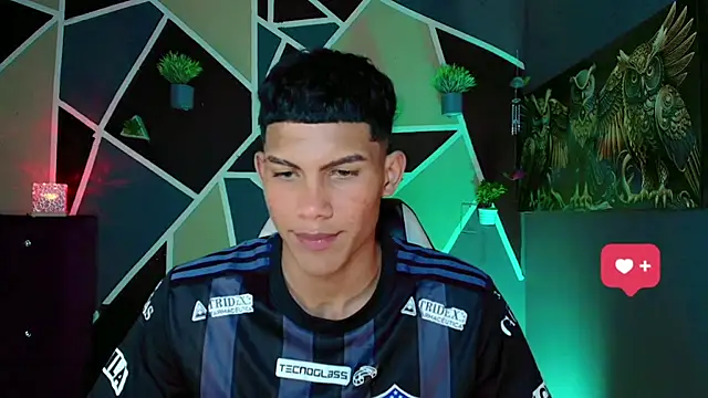 Snapshot of Damian_latinxxx chatting on 02/21/25, 07:56 Damian latinxxx online show from 02/21/25, 07:56