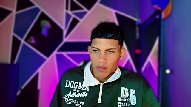 Snapshot of Damian_latinxxx chatting on 02/23/25, 12:16 Damian latinxxx online show from 02/23/25, 12:16