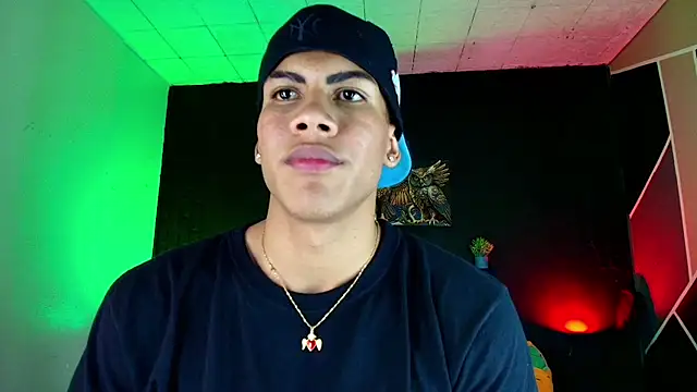 Snapshot of Damian_latinxxx chatting on 03/02/25, 05:44 Damian latinxxx online show from 03/02/25, 05:44