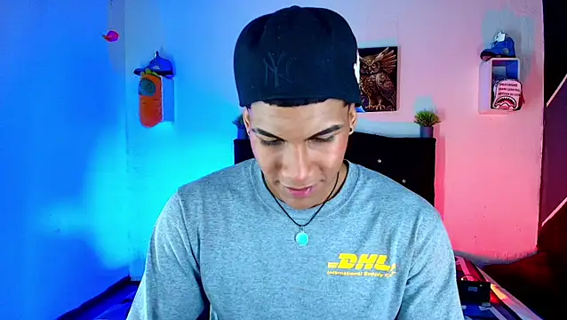 Snapshot of Damian_latinxxx chatting on 03/13/25, 06:05 Damian latinxxx online show from 03/13/25, 06:05