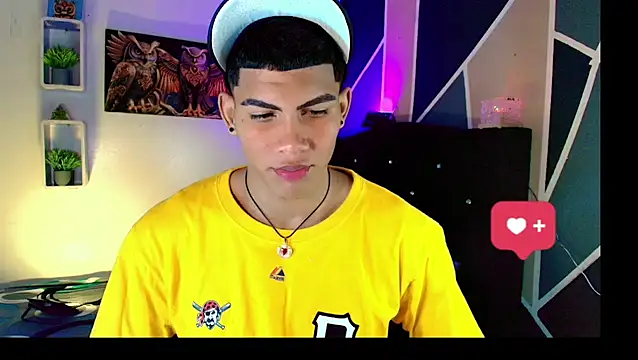 Snapshot of Damian_latinxxx chatting on 03/18/25, 01:32 Damian latinxxx online show from 03/18/25, 01:32