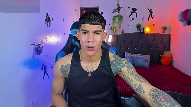 Snapshot of Damian_latinxxx chatting on 09/20/25, 02:12 Damian latinxxx online show from 09/20/25, 02:12