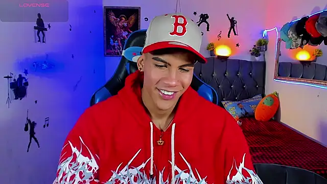 Snapshot of Damian_latinxxx chatting on 09/21/25, 01:51 Damian latinxxx online show from 09/21/25, 01:51