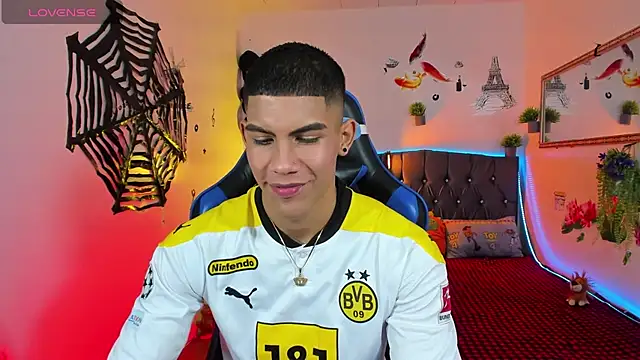 Snapshot of Damian_latinxxx chatting on 10/07/25, 02:53 Damian latinxxx online show from 10/07/25, 02:53