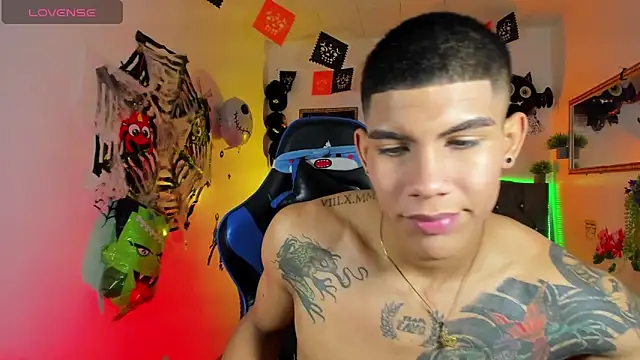 Snapshot of Damian_latinxxx chatting on 10/08/25, 02:53 Damian latinxxx online show from 10/08/25, 02:53