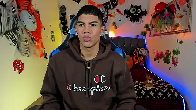 Snapshot of Damian_latinxxx chatting on 10/25/25, 03:14 Damian latinxxx online show from 10/25/25, 03:14