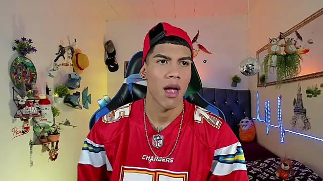 Snapshot of Damian_latinxxx chatting on 11/20/25, 03:07 Damian latinxxx online show from 11/20/25, 03:07