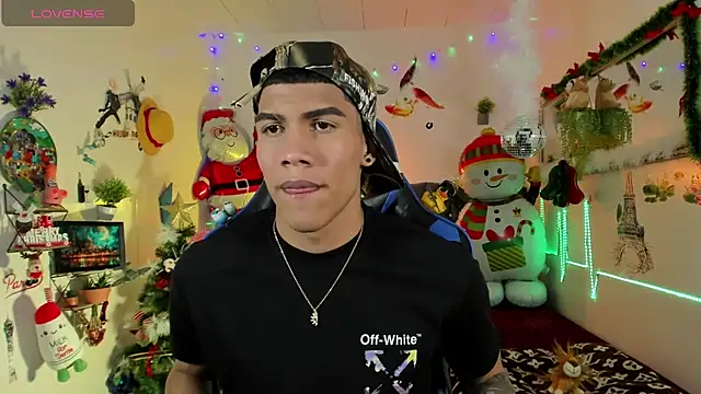 Snapshot of Damian_latinxxx chatting on 11/22/25, 03:16 Damian latinxxx online show from 11/22/25, 03:16