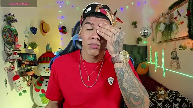 Snapshot of Damian_latinxxx chatting on 11/23/25, 03:06 Damian latinxxx online show from 11/23/25, 03:06