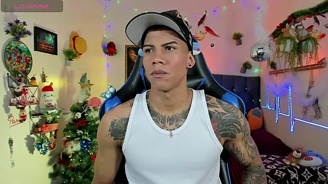 Snapshot of Damian_latinxxx chatting on 11/28/25, 03:09 Damian latinxxx online show from 11/28/25, 03:09