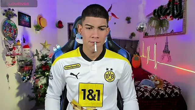 Snapshot of Damian_latinxxx chatting on 12/01/25, 03:11 Damian latinxxx online show from 12/01/25, 03:11