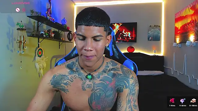 Snapshot of Damian_latinxxx chatting on 06/22/26, 03:25 Damian latinxxx online show from 06/22/26, 03:25