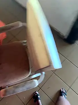 Snapshot of _Gyy_ chatting on 10/12/25, 08:35 Gyy online show from 10/12/25, 08:35