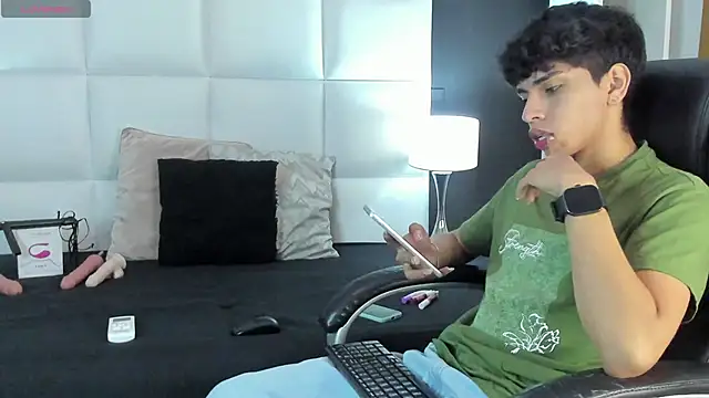 Snapshot of Santy_carrington chatting on 12/09/24, 08:23 Santy carrington online show from 12/09/24, 08:23