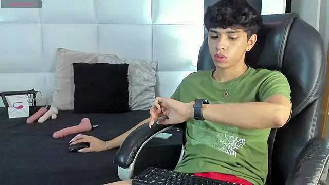 Snapshot of Santy_carrington chatting on 12/09/24, 11:24 Santy carrington online show from 12/09/24, 11:24