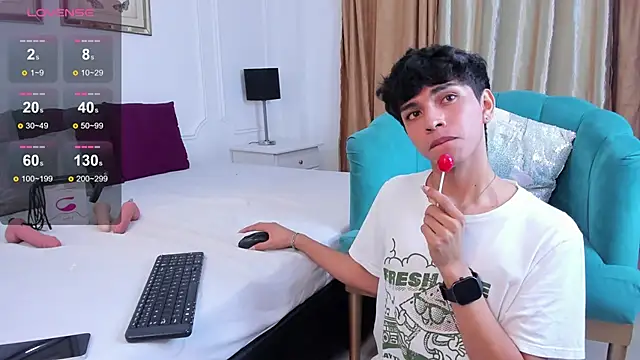 Snapshot of Santy_carrington chatting on 12/11/24, 12:12 Santy carrington online show from 12/11/24, 12:12