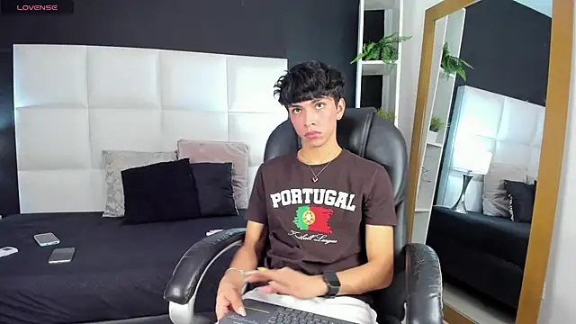 Snapshot of Santy_carrington chatting on 12/16/24, 08:37 Santy carrington online show from 12/16/24, 08:37