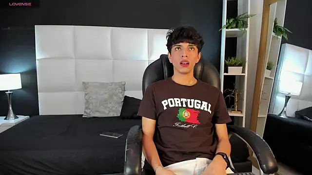 Snapshot of Santy_carrington chatting on 12/16/24, 11:50 Santy carrington online show from 12/16/24, 11:50