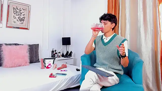 Snapshot of Santy_carrington chatting on 01/15/25, 08:37 Santy carrington online show from 01/15/25, 08:37