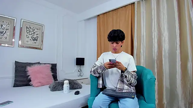 Snapshot of Santy_carrington chatting on 02/13/25, 07:52 Santy carrington online show from 02/13/25, 07:52