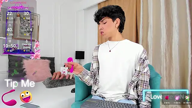 Snapshot of Santy_carrington chatting on 02/13/25, 10:54 Santy carrington online show from 02/13/25, 10:54