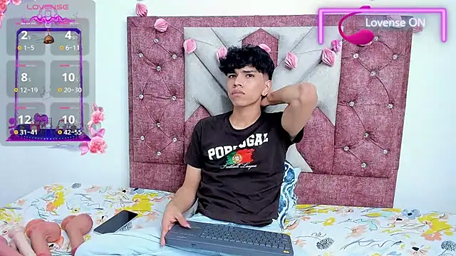 Snapshot of Santy_carrington chatting on 03/08/25, 12:33 Santy carrington online show from 03/08/25, 12:33