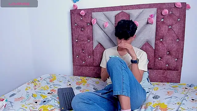 Snapshot of Santy_carrington chatting on 03/12/25, 12:53 Santy carrington online show from 03/12/25, 12:53