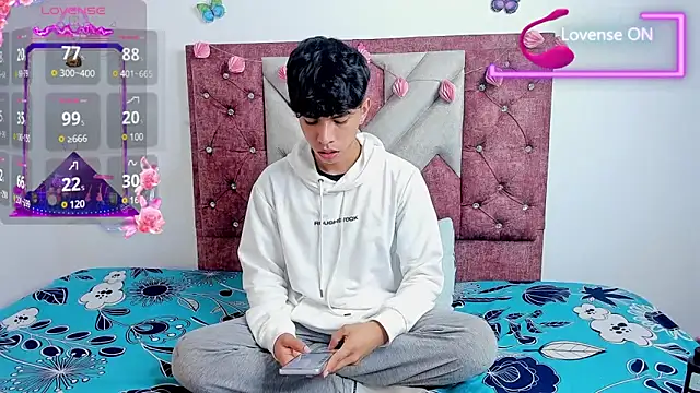 Snapshot of Santy_carrington chatting on 03/15/25, 06:47 Santy carrington online show from 03/15/25, 06:47