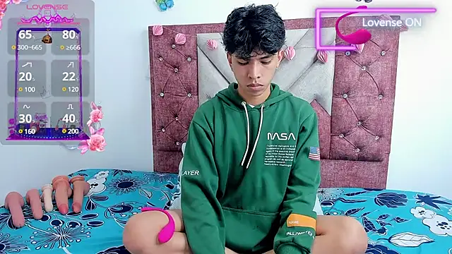 Snapshot of Santy_carrington chatting on 03/15/25, 10:11 Santy carrington online show from 03/15/25, 10:11