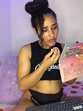 Snapshot of jaderossxx chatting on 01/15/25, 09:09 jaderossxx online show from 01/15/25, 09:09