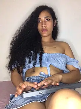 Snapshot of jaderossxx chatting on 01/25/25, 04:13 jaderossxx online show from 01/25/25, 04:13