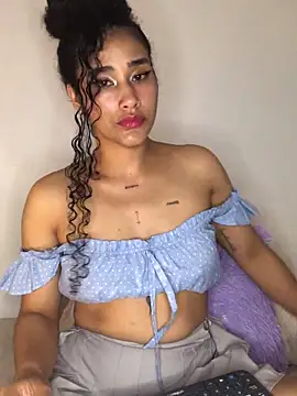 Snapshot of jaderossxx chatting on 02/04/25, 10:13 jaderossxx online show from 02/04/25, 10:13