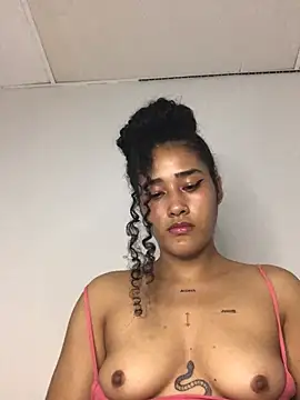 Snapshot of jaderossxx chatting on 03/15/25, 01:19 jaderossxx online show from 03/15/25, 01:19