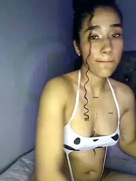 Snapshot of jaderossxx chatting on 09/23/25, 02:14 jaderossxx online show from 09/23/25, 02:14