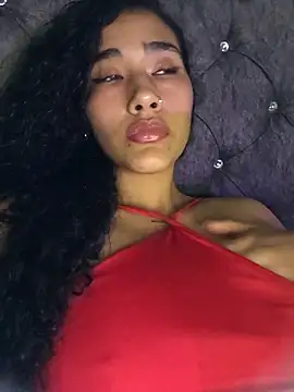 Snapshot of jaderossxx chatting on 11/21/25, 02:54 jaderossxx online show from 11/21/25, 02:54