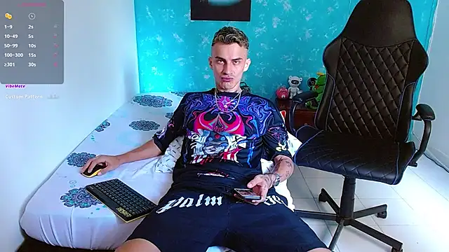 Snapshot of bray_hotboy777 chatting on 12/01/24, 04:29 bray hotboy777 online show from 12/01/24, 04:29