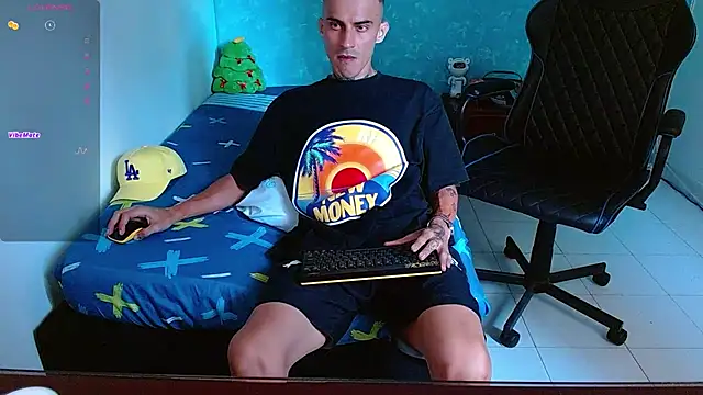 Snapshot of bray_hotboy777 chatting on 12/22/24, 08:47 bray hotboy777 online show from 12/22/24, 08:47