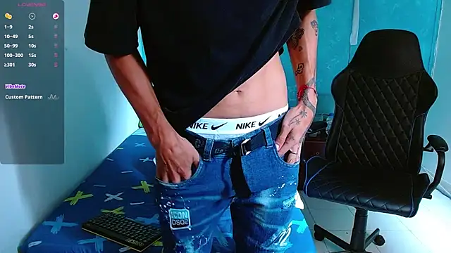 Snapshot of bray_hotboy777 chatting on 12/27/24, 03:04 bray hotboy777 online show from 12/27/24, 03:04