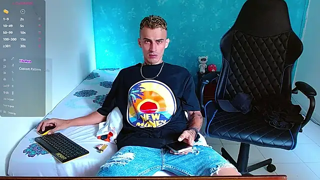 Snapshot of bray_hotboy777 chatting on 01/09/25, 04:17 bray hotboy777 online show from 01/09/25, 04:17