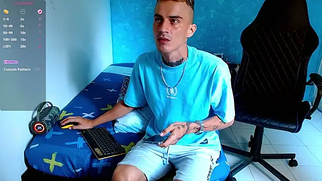 Snapshot of bray_hotboy777 chatting on 01/25/25, 03:20 bray hotboy777 online show from 01/25/25, 03:20