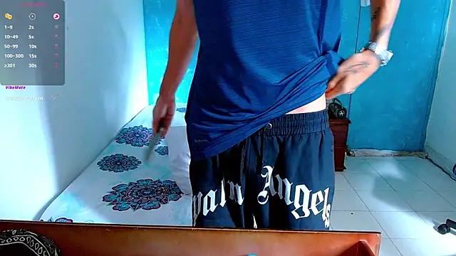 Snapshot of bray_hotboy777 chatting on 02/15/25, 04:12 bray hotboy777 online show from 02/15/25, 04:12