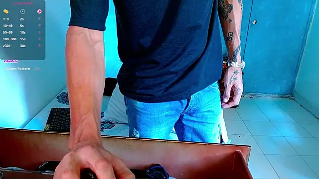 Snapshot of bray_hotboy777 chatting on 02/19/25, 05:27 bray hotboy777 online show from 02/19/25, 05:27