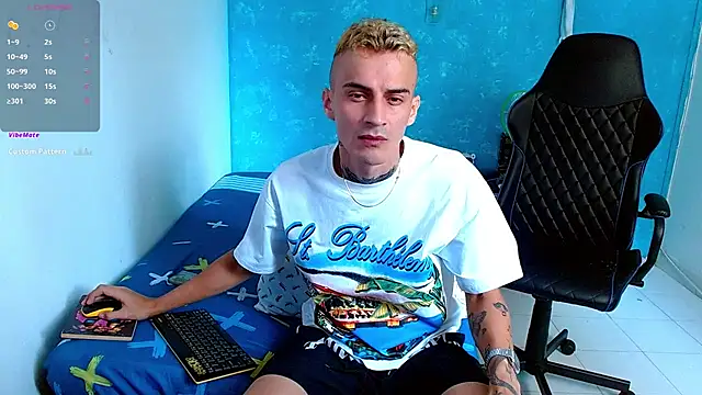 Snapshot of bray_hotboy777 chatting on 03/01/25, 02:34 bray hotboy777 online show from 03/01/25, 02:34