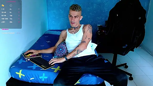 Snapshot of bray_hotboy777 chatting on 03/14/25, 01:13 bray hotboy777 online show from 03/14/25, 01:13