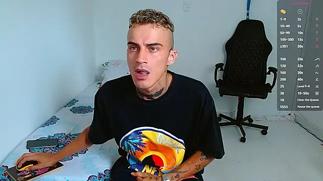 Snapshot of bray_hotboy777 chatting on 09/18/25, 04:31 bray hotboy777 online show from 09/18/25, 04:31